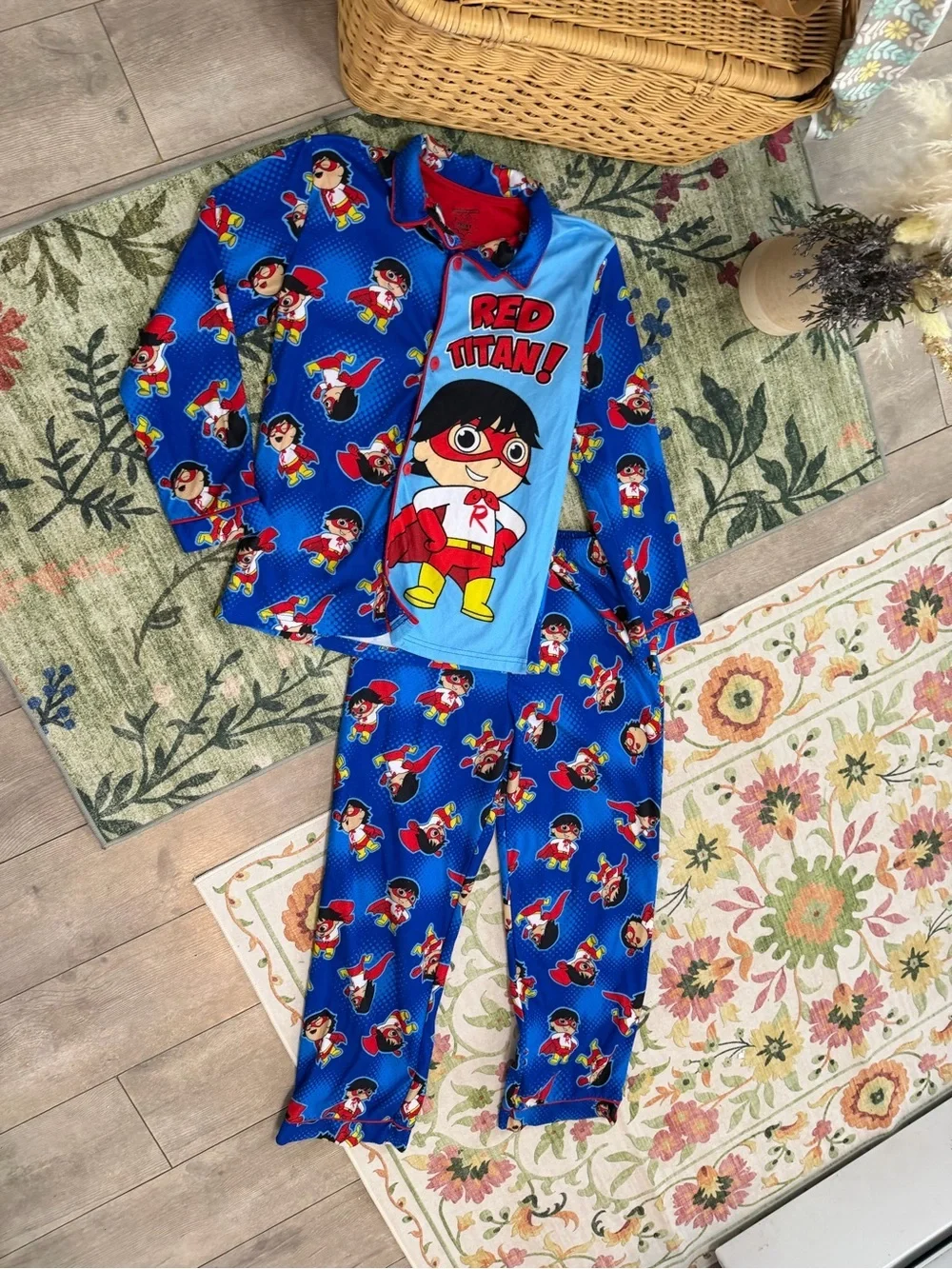 Ryan’s World Boys Two Piece Pajamas Set Size Large Long Sleeve Button Up & Pants